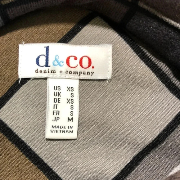 D&CO. Long Sleeve Plaid Top - Picture 5 of 7